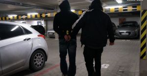 Faszywy policjant chcia wyudzi pienidze od seniorki