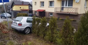 [FOTO] Pijany Ukrainiec rozbi auto przy Kopernika. Mia 2 promile!