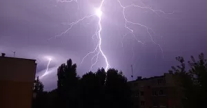 W sobot burze z gradem w czci wojewdztwa. Jest ostrzeenie