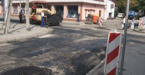 Budowa kanalizacji: kad asfalt