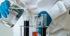 Magazyn na chemi: Bezpieczne i zgodne z normami przechowywanie substancji chemicznych