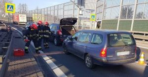 [ZDJCIA] Kolizja na DK-1: zderzyy si trzy samochody osobowe