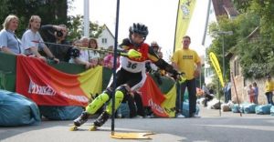 Konkurencje zjazdowe na rolkach przy Hali Widowiskowo-Sportowej