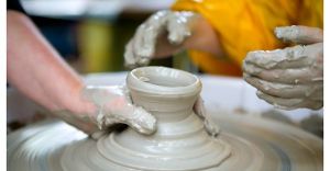Wystawa prac z warsztatw ceramicznych w Bestwinie