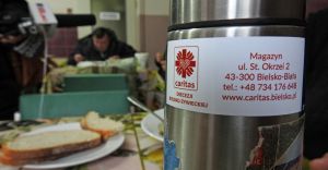 400 paczek dla potrzebujcych z okazji wiatowego Dnia Ubogich