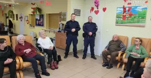 [FOTO] Policjanci pokazywali czechowickim seniorom jak broni si przed oszustami