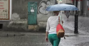 IMGW ostrzega przed silnym deszczem z burzami