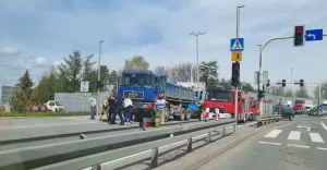 [FOTO] Potrcenie kobiety przez ciarwk na DK-1. Ranna 71-latka