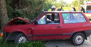 [ZDJCIA] Wypadek drogowy w Kaniowie przy ulicy Krzywolakw