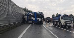 Poranna kolizja dwch samochodw i ciarwki na DK-1