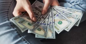 Kiedy zgosi si o pomoc do komornika?