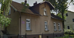 Bezdomny potrzebowa pomocy, pomogli przechodnie i stra miejska