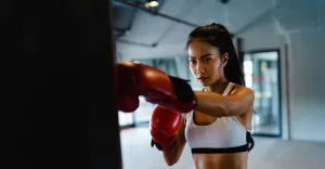 Zaczynasz przygod ze sportami walki? Wybierz odpowiedni odzie i akcesoria sportowe