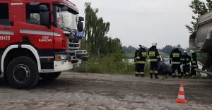 [ZDJCIA] Terenwka w tarapatach. Interwencja sub na wirowni