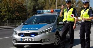 Policjanci dyscyplinuj pieszych, rowerzystw i kierowcw