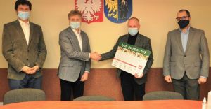 Grupa BNI Eureka przekazaa pomoc finansow dla czechowickich rodzin