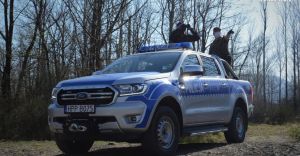 Policjanci ze stra len dbaj o bezpieczestwo w lasach
