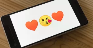 Jak flirtowa przez Internet? Poradnik dla singli
