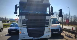 [FOTO] Ciarwka zderzya si z 2 pojazdami na DK-1 w Pszczynie