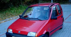 Porzucony Fiat ma by usunity