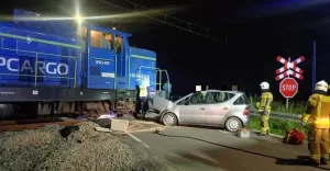 Dankowice: Mercedes wjecha pod nadjedajc lokomotyw