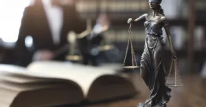 Adwokat od spraw karnych: Twoje wsparcie w prawie karnym