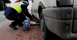 Dzi policja prowadzi wyrywkowe kontrole techniczne samochodw