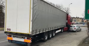[ZDJCIA] Drobna kolizja i due problemy dla kierowcw