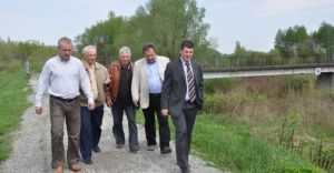 Teren przy kadce uporzdkowany