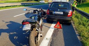 [ZDJCIA] Zderzenie motocyklisty, osobwki i ciarwki na krajwce