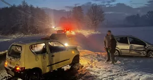 [FOTO] Ligota: polizg na uku drogi zakoczony solidn kraks