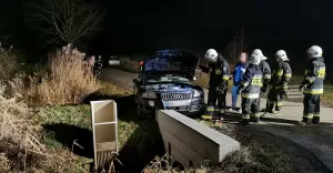[FOTO] Kraksa w Bronowie. Audi rozbite na betonowym przepucie