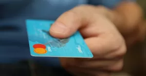 Co trzeba zrobi, by zrezygnowa z karty kredytowej?