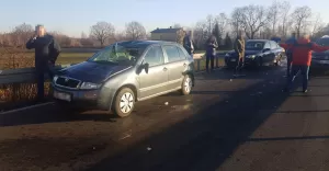 [FOTO] Kaniw: Spadajcy ld z ciarwki ciko rani kobiet!