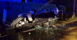 [ZDJCIA] Pijany ojciec, pijany syn i nocne dachowanie w Ligocie
