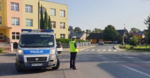 Policjanci lustruj drogi przy szkoach pod ktem bezpieczestwa