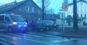 Poranna kolizja na skrzyowaniu