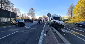 [FOTO] Solidna kraksa na DK-1 w Goczakowicach. Jedna osoba ranna