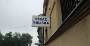 Pijany spa pod mostem, zajli si nim stranicy miejscy
