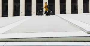 Jakim materiaem wykoczy schody? Pytki, drewno, a moe beton?