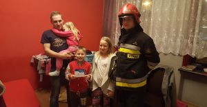 Straacy przekazali mieszkacom czujnik tlenku wgla