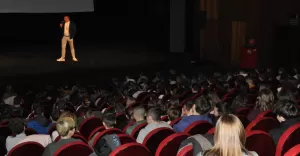 [FOTO] "Spotkanie byo MEGA!". 900 uczniw poznawao zagroenia czyhajce na nich w internecie