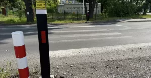 Od wtorku 27 maja słupki są testowane na przejściu dla pieszych na ul. Bestwińskiej - 27.05.2025