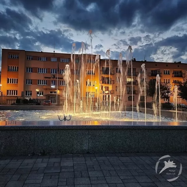 PocztowkazCzechowic,Czechowice,CzechowiceDziedzice,PlacJanaPawłaII,Wieczór,Fontanna,LoveCzecho,Lo
