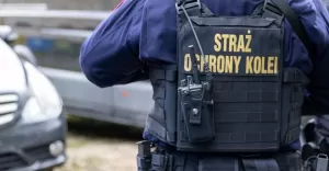 Odnaleźli porzucony samochód. Okazało się, że skradziono go ze sporą ilością gotówki