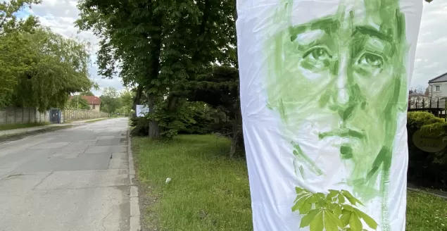 Drzewa z ludzką twarzą. Chcą zwrócić uwagę na znikającą zieleń w mieście - 29.05.2020