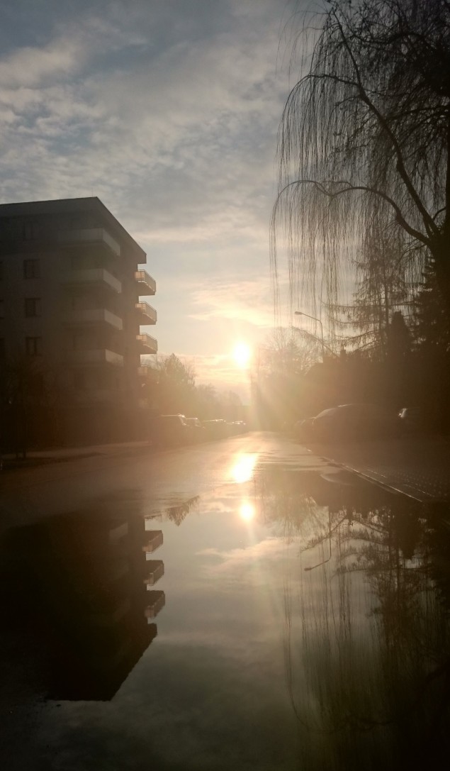 Piękny wschód słońca w centrum Czechowic