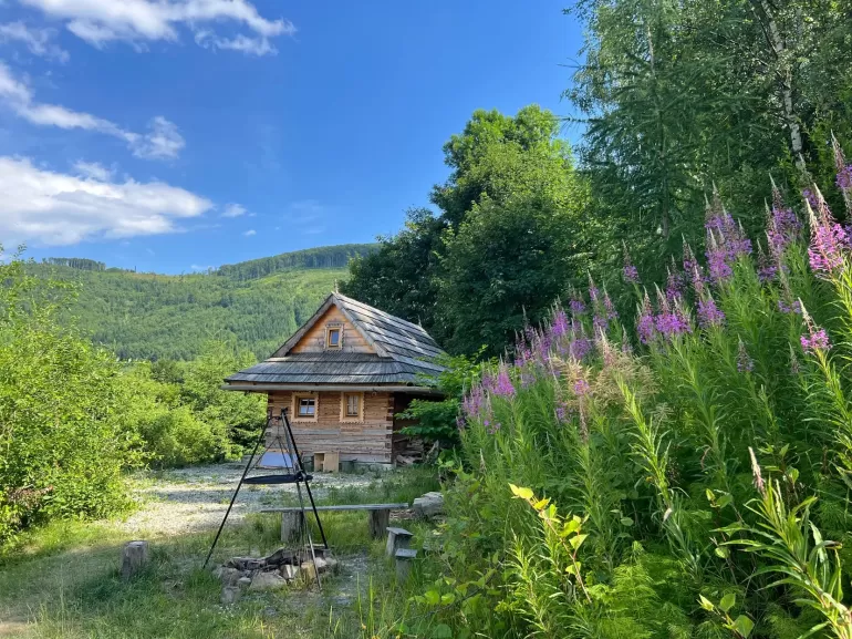 weekendowy odpoczynek w naturze alohacamp domek na suchej gorze