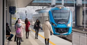 Pociąg Kolei Śląskich na stacji Czechowice-Dziedzice, koleje śląskie