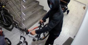 Czechowiccy policjanci poszukują sprawcy kradzieży roweru